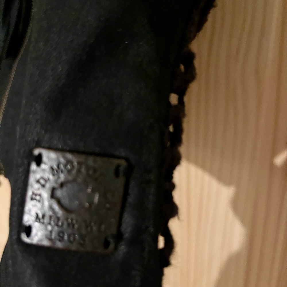 Black Lace Detail Vest - Picture 8 of 9